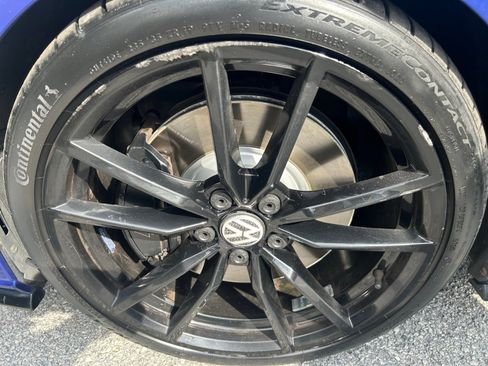 Used 2019 Volkswagen Golf R 4-Door AWD/4WD image 27