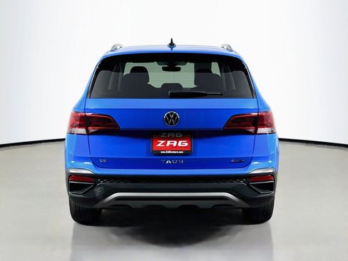 Used 2023 Volkswagen Taos SE w/ Panoramic Sunroof Package AWD/4WD image 4