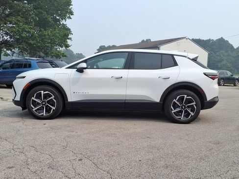 Used 2026 Chevrolet Equinox EV LT w/ LPO, All-Weather Mat Package FWD image 4