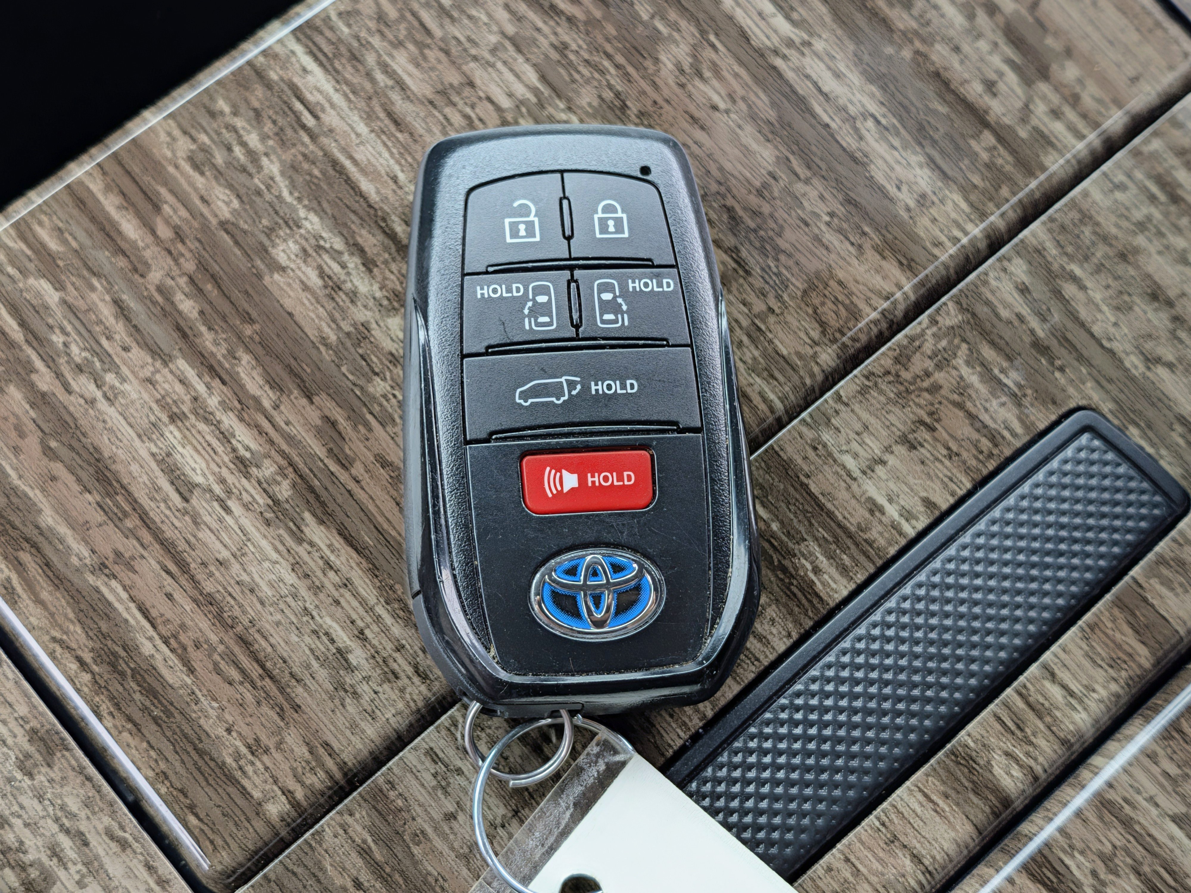 Used 2025 Toyota Sienna Platinum AWD/4WD image 45