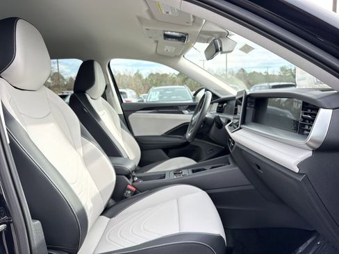 New 2026 Volkswagen Tiguan SE FWD image 20
