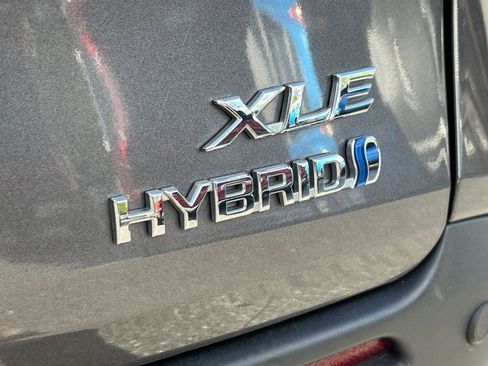 Used 2024 Toyota Sienna XLE FWD image 29