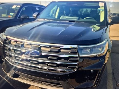 Used 2025 Ford Explorer Active w/ Active Comfort Package AWD/4WD image 7