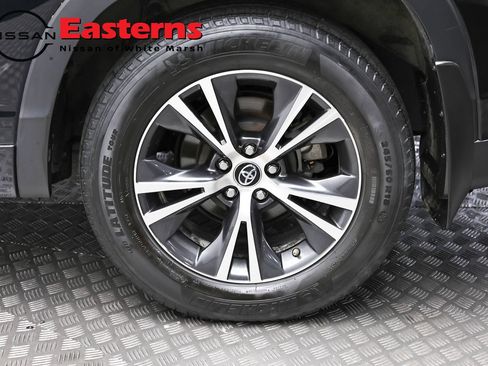 Used 2016 Toyota Highlander XLE AWD/4WD image 8