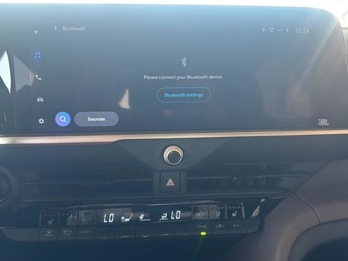 Used 2023 Toyota Crown Limited image 34