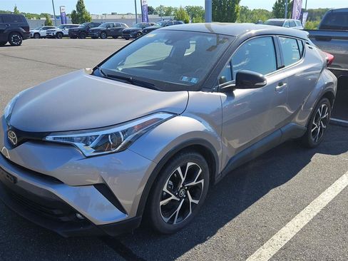 Used 2019 Toyota C-HR Limited FWD image 3