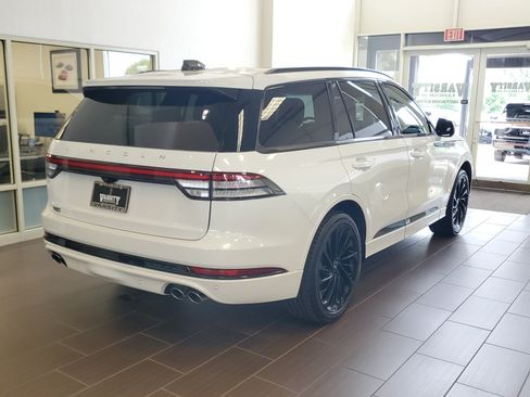 Certified 2025 Lincoln Aviator Reserve w/ Jet Appearance Package AWD/4WD image 6
