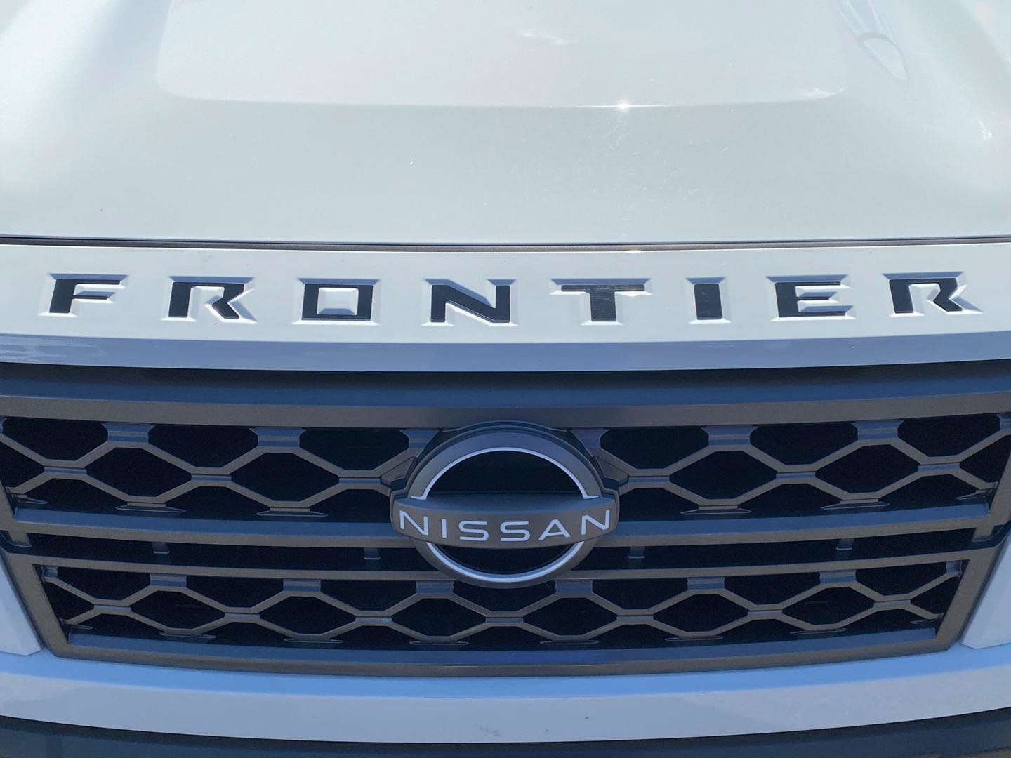 Used 2024 Nissan Frontier SV RWD image 9