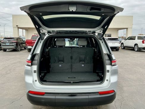 Used 2024 Jeep Grand Cherokee L Altitude image 18