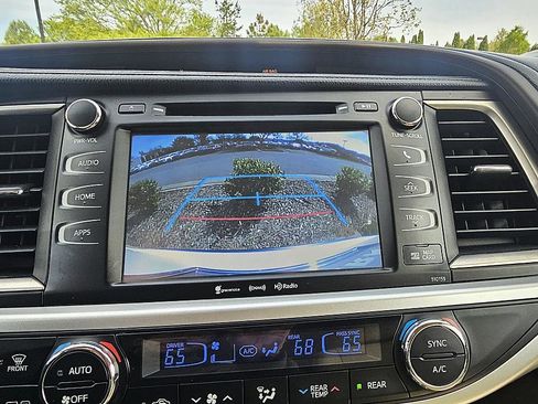 Used 2016 Toyota Highlander XLE image 26