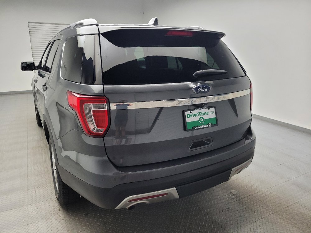 Used 2017 Ford Explorer XLT w/ Equipment Group 202A AWD/4WD image 6