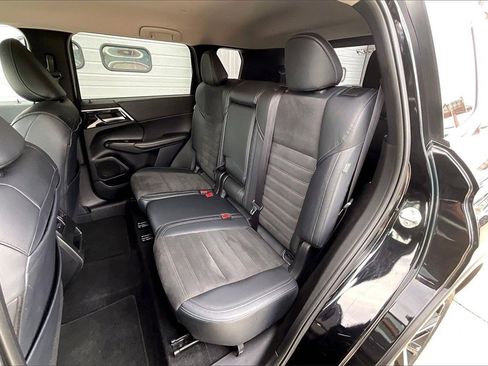 Used 2024 Mitsubishi Outlander SE image 25