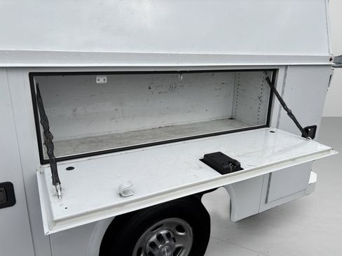 Used 2017 Chevrolet Express 3500 RWD image 10