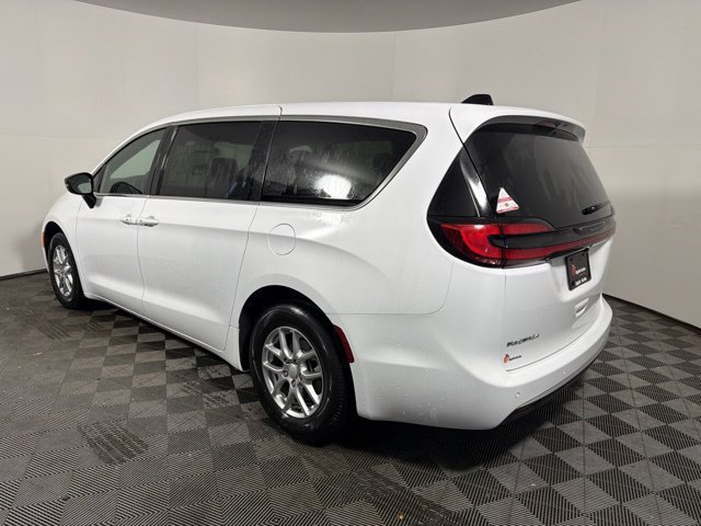 New 2027 Chrysler Pacifica Select FWD image 6