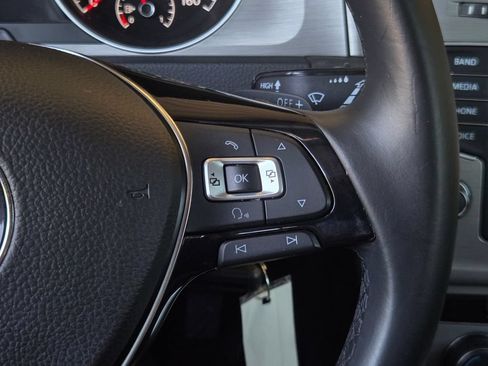 Used 2015 Volkswagen Golf S FWD image 19