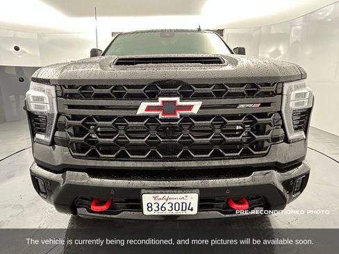 Used 2025 Chevrolet Silverado 2500 ZR2 w/ Technology Package image 9