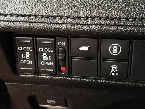 Used 2023 Honda Odyssey EX-L image 24