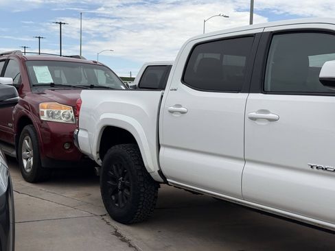 Used 2017 Toyota Tacoma SR5 w/ Tow Package RWD image 4
