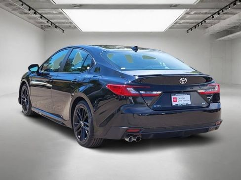 Used 2025 Toyota Camry SE FWD image 3