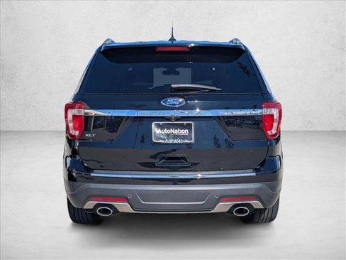 Used 2018 Ford Explorer XLT w/ Equipment Group 202A image 7
