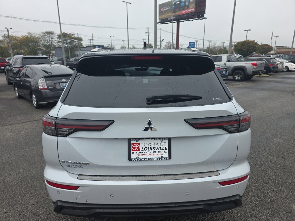 Used 2025 Mitsubishi Outlander ES AWD/4WD image 5