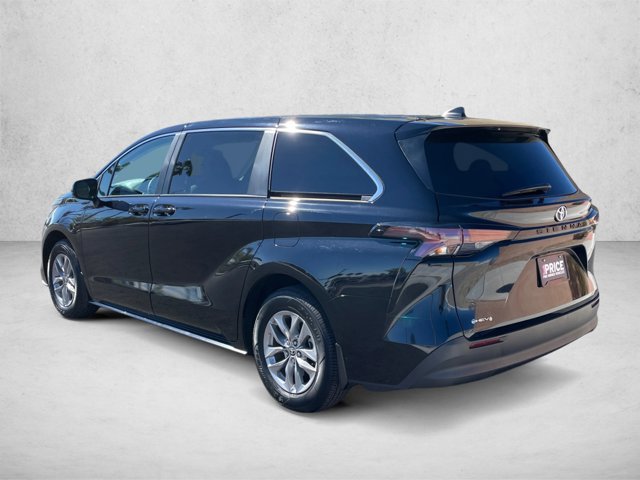 Used 2026 Toyota Sienna LE FWD image 8