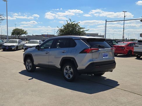 Used 2022 Toyota RAV4 XLE image 6