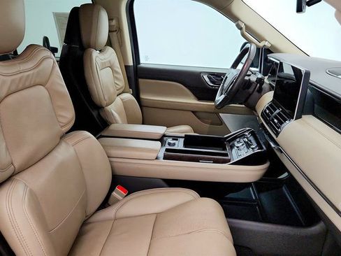 Used 2023 Lincoln Navigator Reserve AWD/4WD image 24