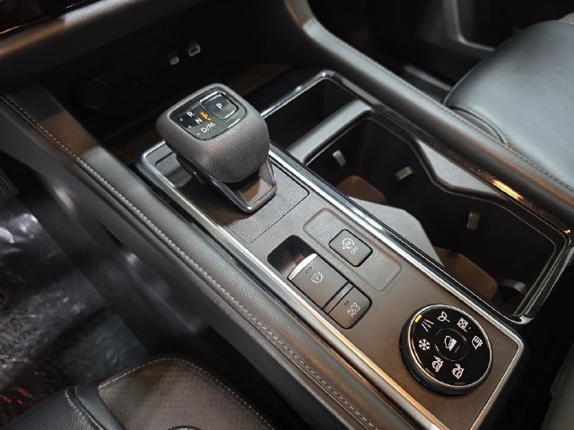 Used 2023 Nissan Pathfinder SL AWD/4WD image 25