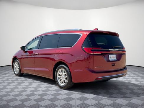 Used 2021 Chrysler Pacifica Touring-L FWD image 3
