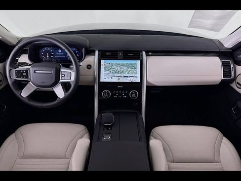 Used 2024 Land Rover Discovery S AWD/4WD image 9