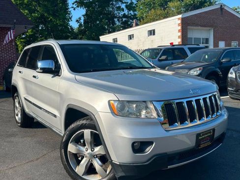 Used 2011 Jeep Grand Cherokee Limited w/ Luxury Group II AWD/4WD image 8