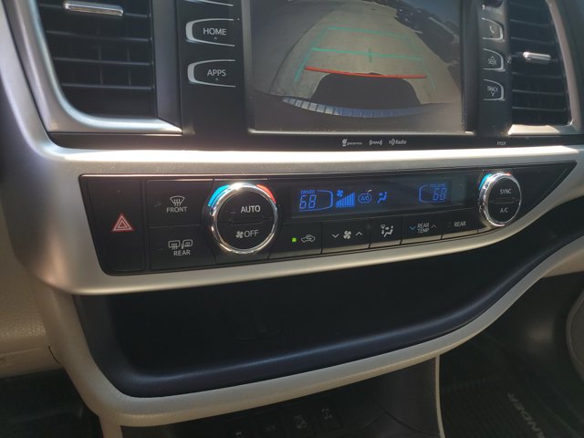 Used 2017 Toyota Highlander Plus AWD/4WD image 20