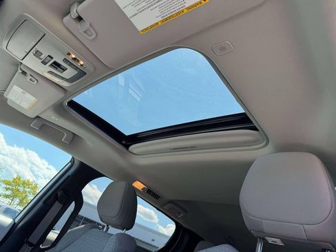 Used 2025 Toyota Sienna LE w/ LE Plus Package AWD/4WD image 20