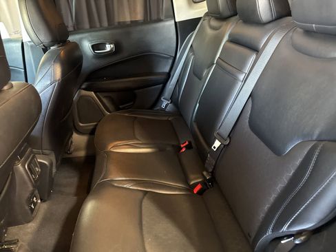 Used 2018 Jeep Compass Latitude w/ Popular Equipment Group FWD image 15