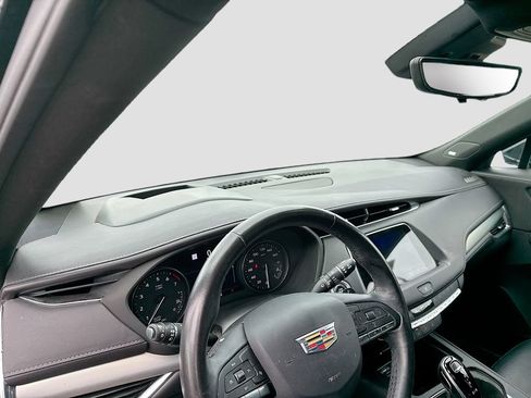 Used 2023 Cadillac XT4 Premium Luxury w/ Technology Package FWD image 11