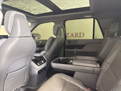 Used 2019 Lincoln Navigator L Reserve image 13