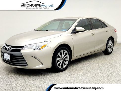 Used 2017 Toyota Camry XLE w/ Moonroof Package FWD image 1
