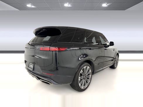 Used 2024 Land Rover Range Rover Sport SE image 9
