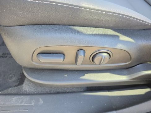 Used 2022 GMC Terrain SLE w/ Driver Convenience Package image 17