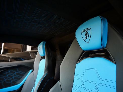 Used 2025 Lamborghini Revuelto AWD/4WD image 23
