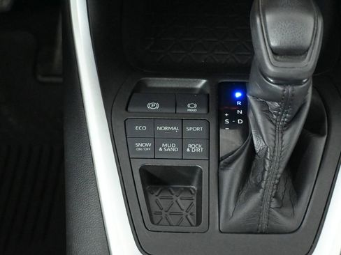 Used 2021 Toyota RAV4 XLE w/ Convenience Package image 25