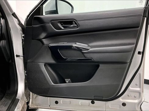 Used 2024 Nissan Pathfinder SV FWD image 21