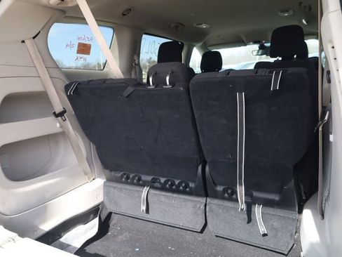 Used 2023 Chrysler Voyager LX image 23