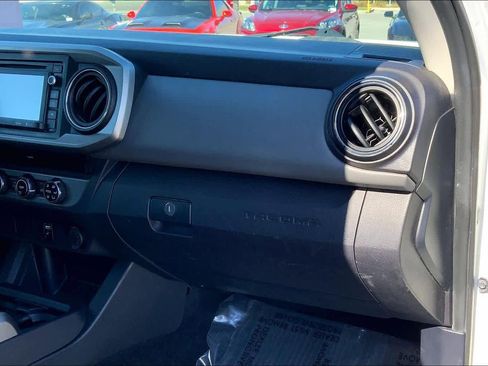 Used 2017 Toyota Tacoma SR5 image 19