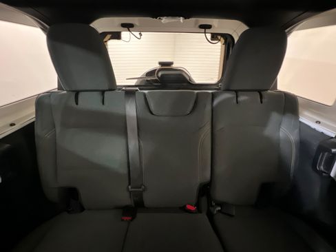 Used 2025 Jeep Wrangler Unlimited Sahara AWD/4WD image 25