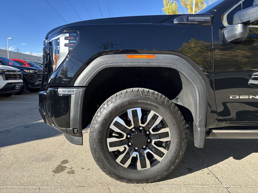Certified 2026 GMC Sierra 2500 Denali Ultimate w/ LPO, Black Badging Package AWD/4WD image 33