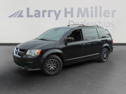 Used 2019 Dodge Grand Caravan SE w/ UConnect Hands-Free Group