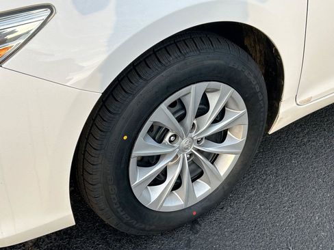 Used 2017 Toyota Camry LE FWD image 11