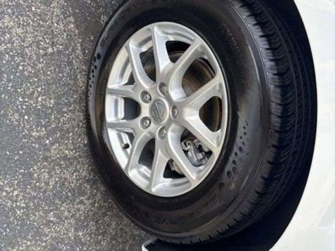 Used 2022 Chrysler Voyager LX image 15